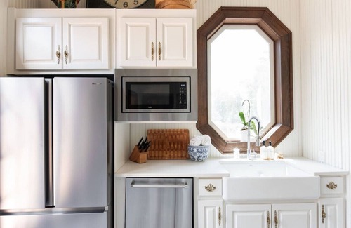 Newnan House | Luxury Fall Retreat Newnan, Steps from Downtown