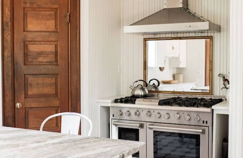 Newnan House | Luxury Fall Retreat Newnan, Steps from Downtown