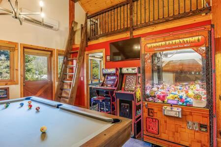 Snoqualmie Pass House | Luxury Family Cabin at Summit West
