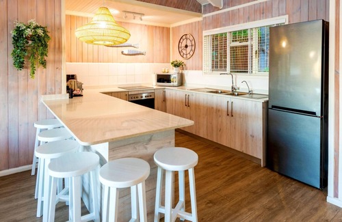 Knysna Ski Chalet | Luxury Family Chalet | BBQ Deck & Lagoon View