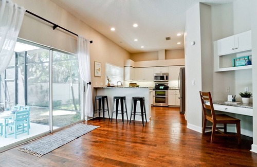 Bradenton House | Luxury Family Escape: Spacious 4BR, Pool, Close to AMI, Dining & Attractions!