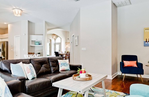 Bradenton House | Luxury Family Escape: Spacious 4BR, Pool, Close to AMI, Dining & Attractions!
