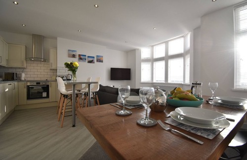 Scarborough Apartment | Luxury family friendly holiday home on the Scarborough seafront near Castle