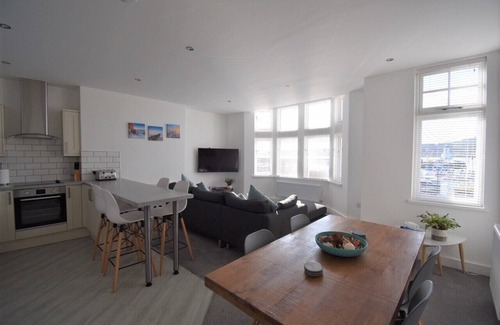Scarborough Apartment | Luxury family friendly holiday home on the Scarborough seafront near Castle