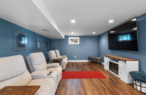 Dayton House | Luxury Family Group House near DC/Frederick/Baltimore w/Theatre, Game Room &Gym