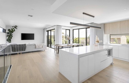 Mount Eliza House | Luxury Family Pool House with Ocean Views