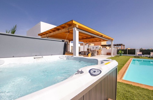 Costa de Antigua Villa | Luxury Family Villa, Jacuzzi, Oceanfront, Heated Pool, Playground, A/C