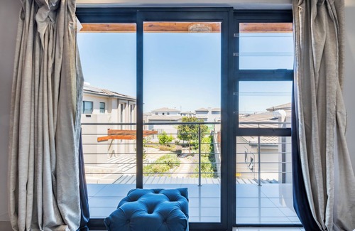 Bloubergstrand House | Luxury Family Villa | Grill | Smart TV | A/C