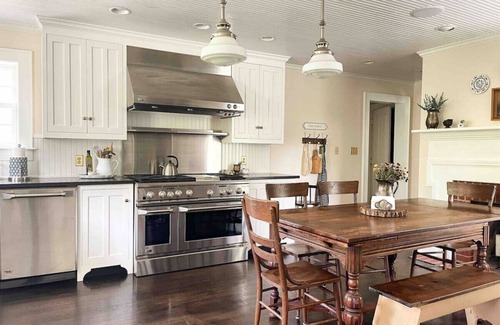 Hillsboro House | Luxury Farm-Stay near Rocky Fork with Free Experience!