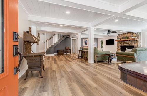 Candler House | Luxury Farmhouse Haven - Hike, Relax, Explore AVL