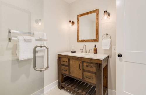 Candler House | Luxury Farmhouse Haven - Hike, Relax, Explore AVL