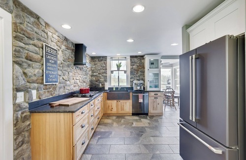 Honesdale Other | Luxury Farmhouse! Private Hiking Trails - Endless Views - Firepit - 4 Fireplaces