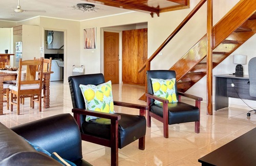 Martintar Villa | Luxury Fijian villa w/airport transfer. Family friendly & 5 mins from the beach!