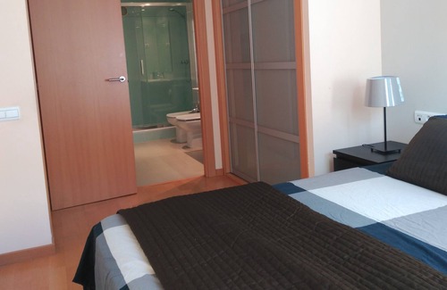 Sant Adria de Besos Apartment | LUXURY FLAT, 3 BEDROOMS, 2 BATHROOMS AND SWIMMING POOL NEXT TO THE BEACH!!