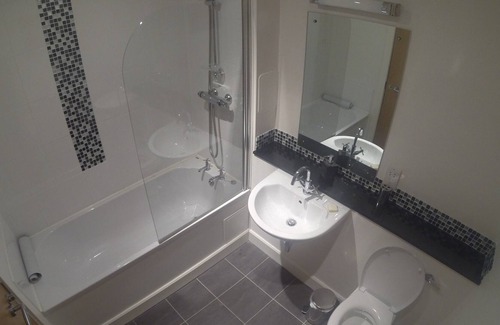 Fort Augustus Apartment | Luxury flat in old Abbey: Wi-Fi, pool, tennis, bbq. Walk to pubs & restaurants