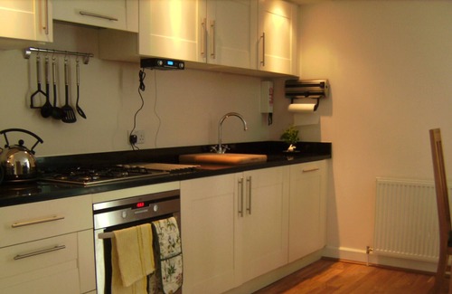 Fort Augustus Apartment | Luxury flat in old Abbey: Wi-Fi, pool, tennis, bbq. Walk to pubs & restaurants