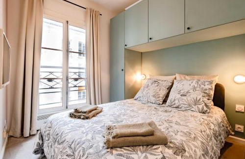Paris City Center Apartment | Luxury Flat Louvres 6 Guests