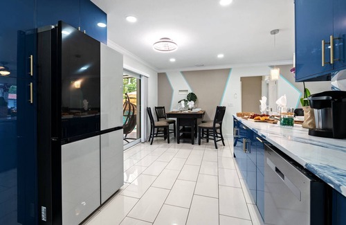 Fort Lauderdale House | Luxury Fort Lauderdale Escape – Private Pool, Screened Patio | Minutes from Beaches & Nightlife!