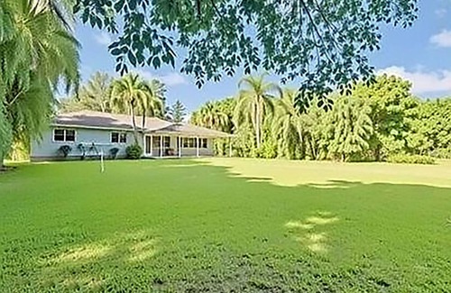 San Carlos Park House | Luxury Fort Myers Villa w/Pool, Chef Kitchen & Half-Acre Paradise