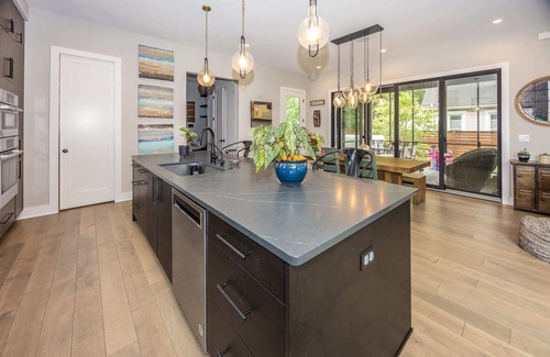 Fountain Square House | Luxury Fountain Square Home | Perfect for Groups!