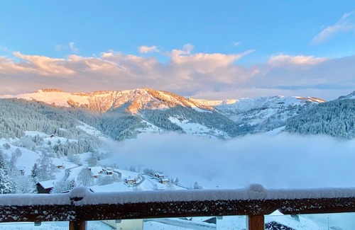 Notre-Dame-de-Bellecombe Ski Chalet | Luxury chalet with jacuzzi and ski-room, 5 bedrooms