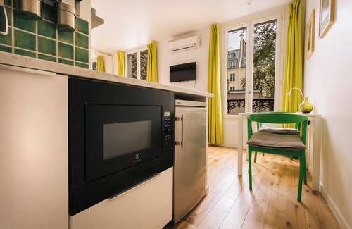 Quartier Saint-Ambroise Condo | luxury fully equipped quiet studio in the oberkampf district