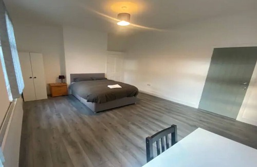 Welford House | Luxury Furnished 4 bedroom City Stay