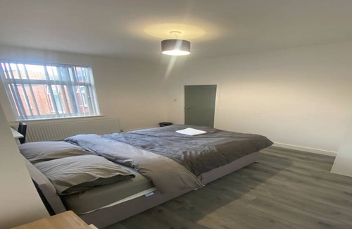 Welford House | Luxury Furnished 4 bedroom City Stay