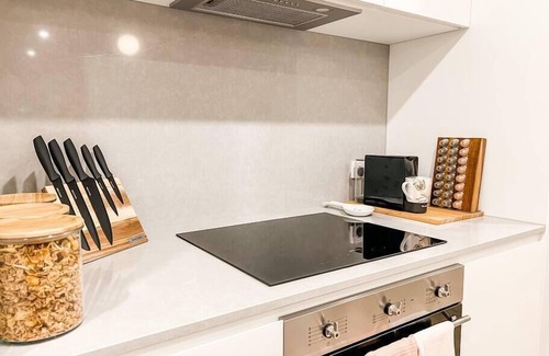 Reid Apartment | Luxury Furnished Apartment Near Glebe Park