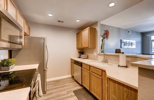 Englewood Condo | LUXURY FURNISHED CONDO NEAR DTC, DISH NETWORK, & CENTENNIAL AIRPORT