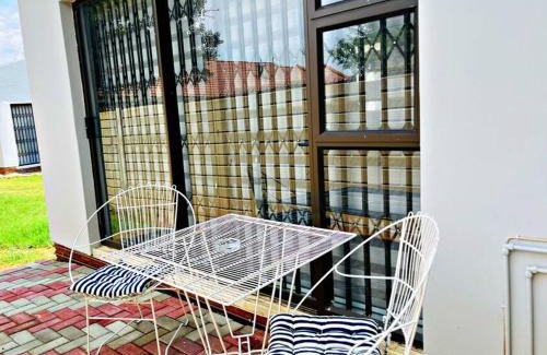 Riebeeckstad Apartment | Luxury Garden Cottage in Welkom