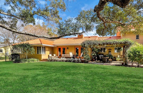 River District House | Luxury Garden estate near Manatee river in historic area!