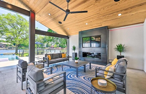 Lake Hamilton House | Luxury Gem with Game Room and Oaklawn Track Box!