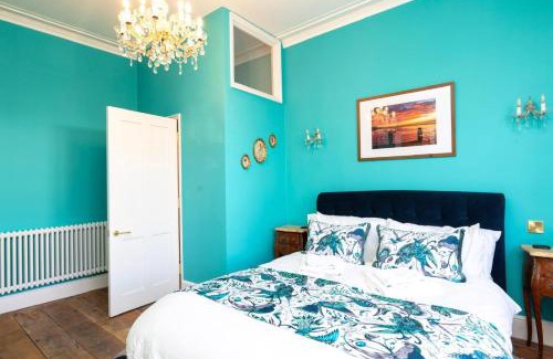 Bognor Regis Apartment | Luxury Georgian home & garden by the sea, 6 guests