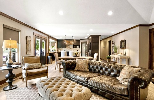 South Jordan House | Luxury Getaway Retreat Pool Hot Tub Billiards Gym