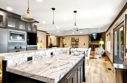 South Jordan House | Luxury Getaway Retreat Pool Hot Tub Billiards Gym