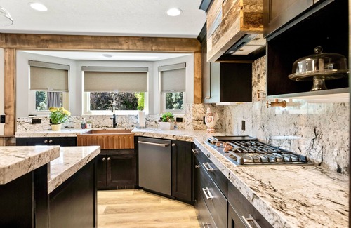 South Jordan House | Luxury Getaway Retreat Pool Hot Tub Billiards Gym