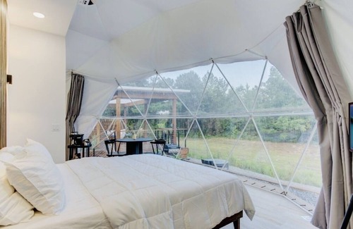 Pearcy Cabin | Luxury Glamping Dome “Luna” in countryside with HotTub near Hot Springs