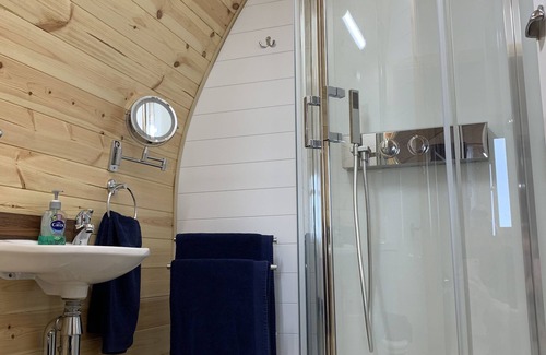 West Heslerton Cabin | Luxury Glamping Pods on a secluded quiet site. 1 Unit available.