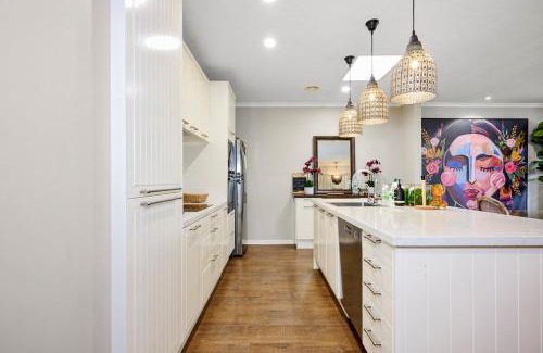 Sanctuary Lakes House | Luxury Golf Course Retreat with Scenic Views