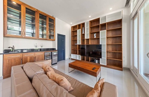 South Padre Island Apartment | Luxury Ground Beachfront Condo Solare 103