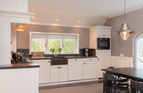 Zuna Resort | Luxury group accommodation for 14 people