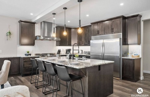 Southeast Calgary House | Luxury Group Home Karaoke, Games & Sleeps 14