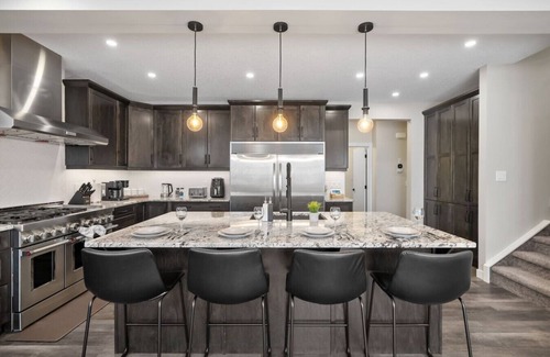 Southeast Calgary House | Luxury Group Home Karaoke, Games & Sleeps 14