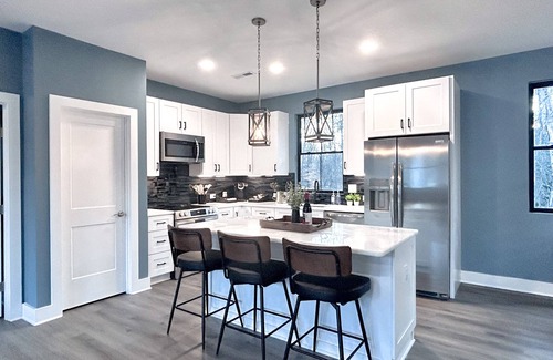 Huntersville House | Luxury Guest House w/Resort Style Pool & Spa, pets welcome