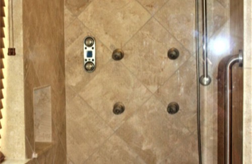 Clearlake House | Luxury Guest Suite - Sleeps 2 on Private Estate - Waterfront