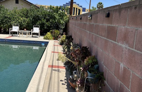 North Hills West Apartment | Luxury guest suite with private entry and pool view.Sleeps 2 . Near CSUN.