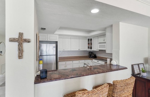 Vanderbilt Beach Condo | Luxury Gulf Shore 3-Bed Beachfront Condo