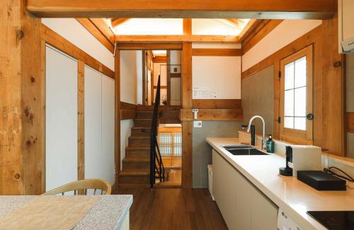 Gahoe-dong Villa | Luxury Hanok Stay Starlight