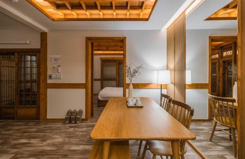Gahoe-dong Villa | Luxury Hanok The Bukchon Noble